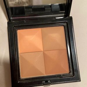 GIVENCHY Prisme Visage: Soie Apricot